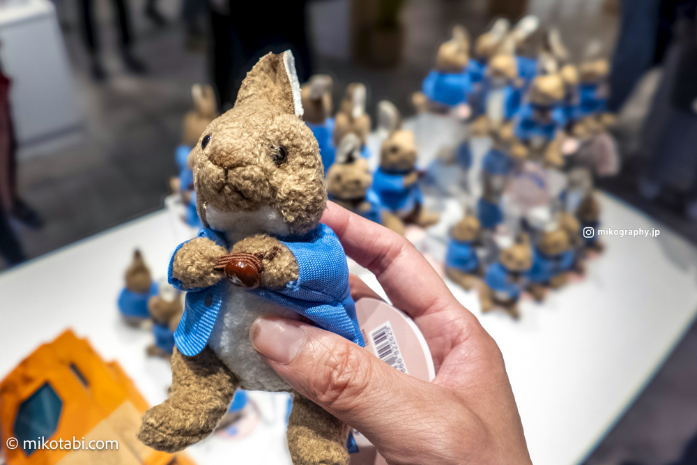 ピーターラビットマスコット (Peter Rabbit Mascot) 2,800円　イギリス館